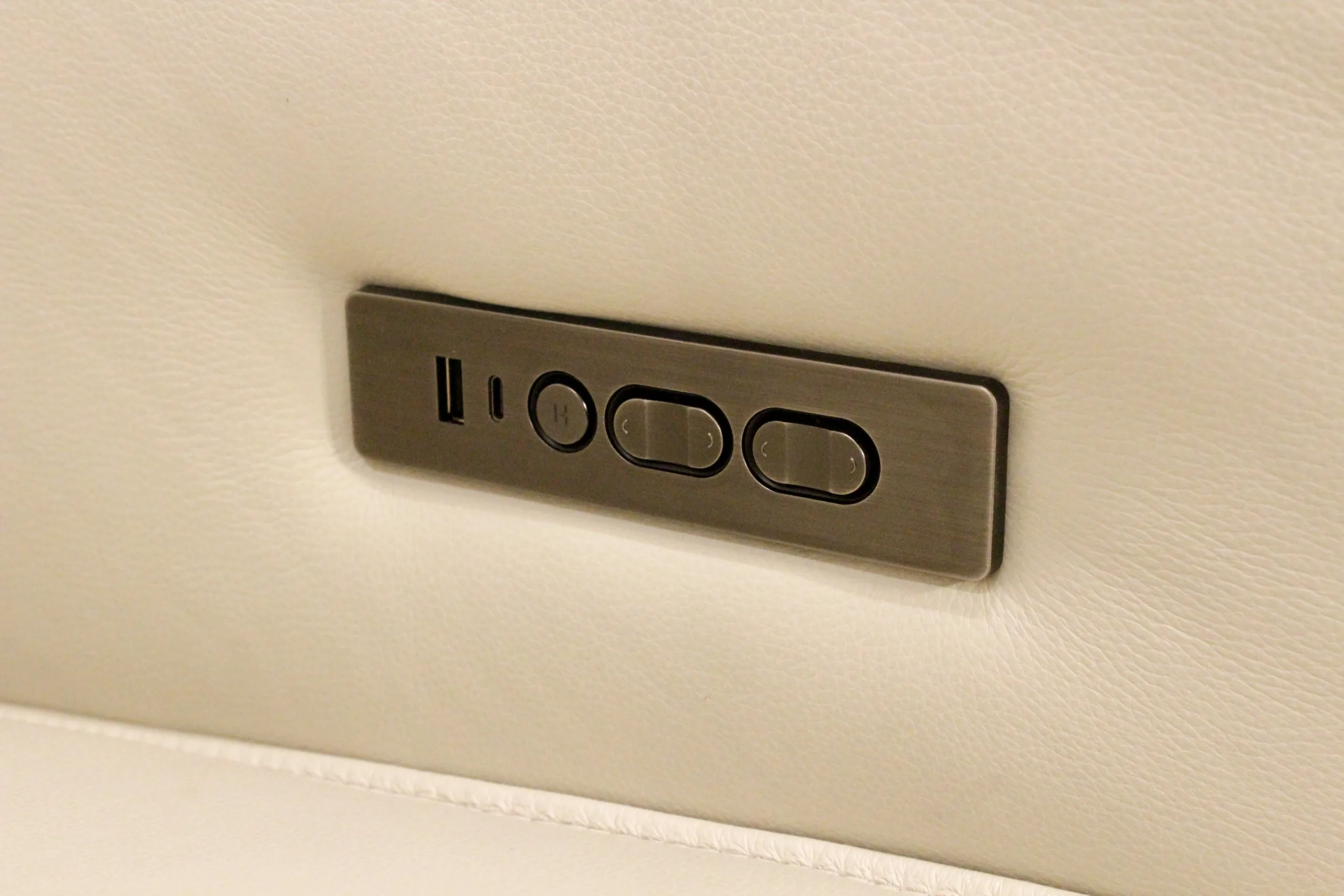 Lincolnshire Reclining Sofa - Beige with Spice Tan Legs - Image 9